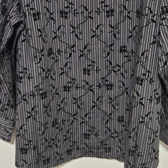 NWT MENS Cultura International button down with velvet like floral design - Picture 13 of 15